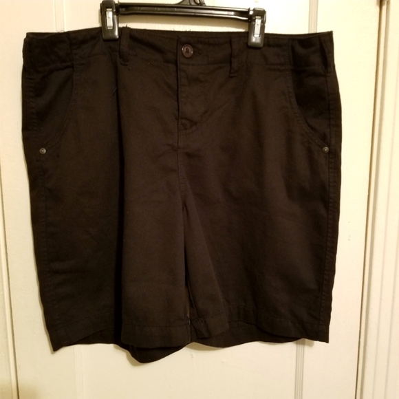 Venus women shorts 14 - Picture 1 of 4